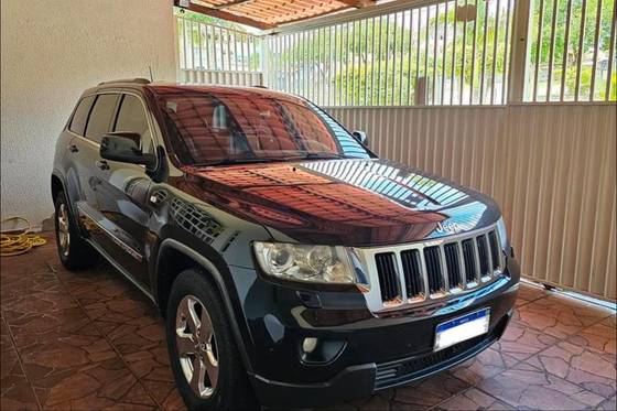 JEEP GRAND CHEROKEE 3.6 LAREDO 4X4 V6 24V GASOLINA 4P AUTOMÁTICO